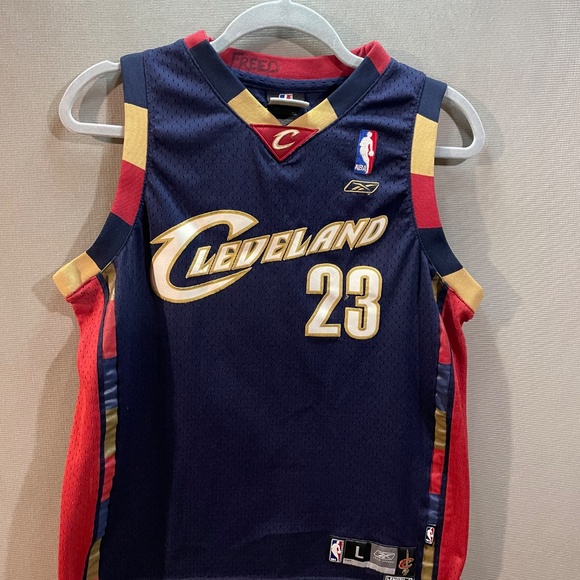 Lebron James Cleveland Cavaliers Jersey and Cavaliers Hat - Picture 2 of 10